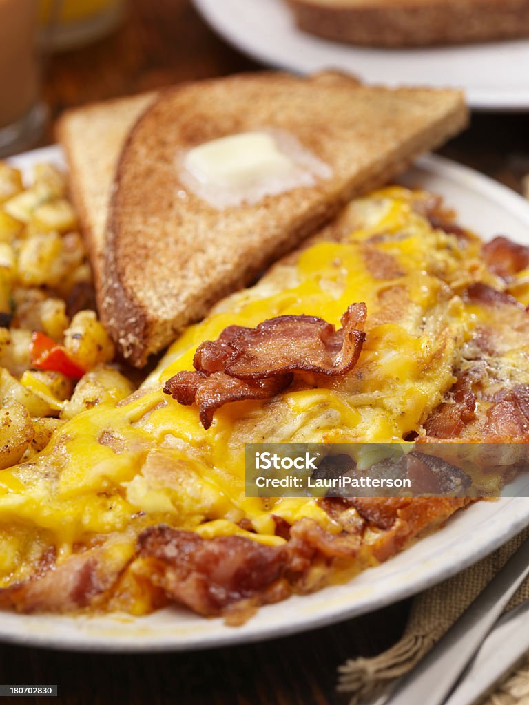 Ultimative Schinken und Cheddar-Käse-Omelette - Lizenzfrei Ansicht aus erhöhter Perspektive Stock-Foto