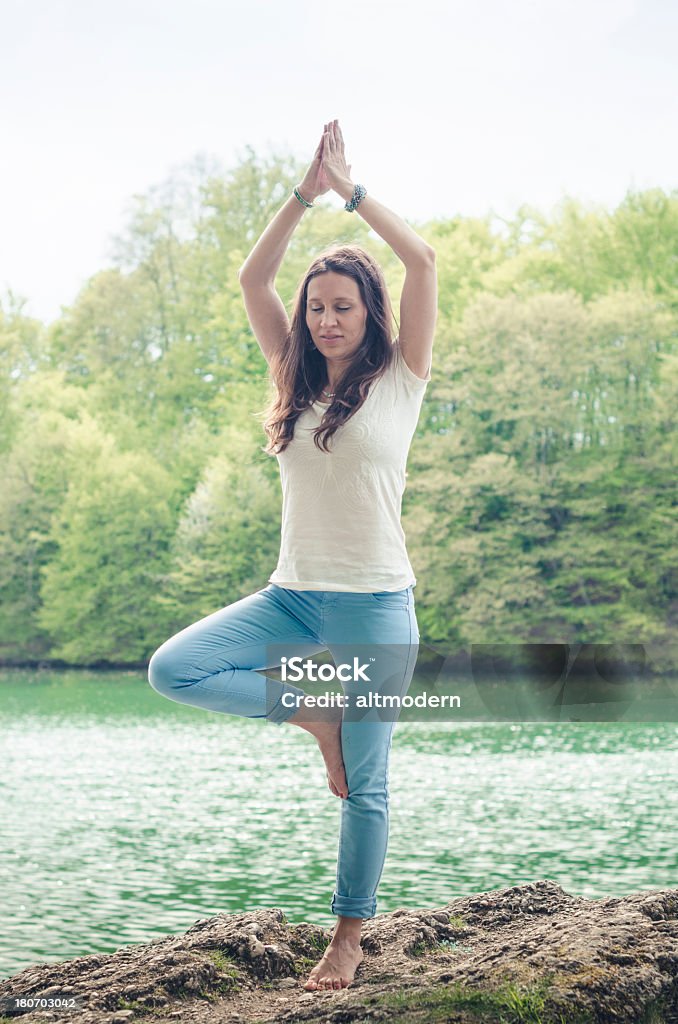 yoga nella natura - Foto stock royalty-free di Acqua