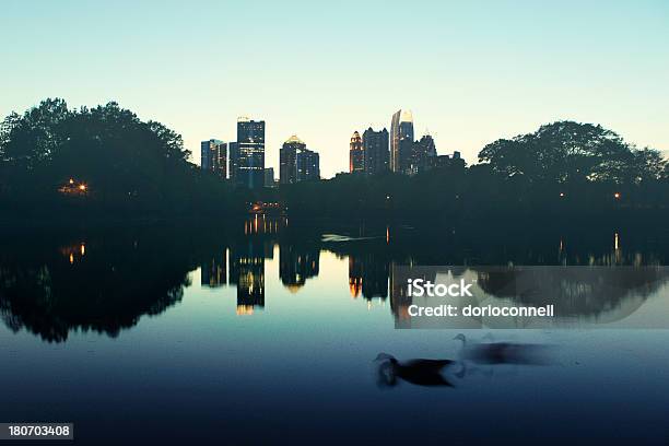 Photo libre de droit de Piedmont Park À Atlanta banque d'images et plus d'images libres de droit de Atlanta - Atlanta, Bâtiment vu de l'extérieur, Eau