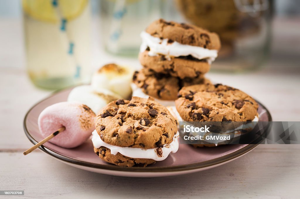 Cookies au chocolat et Marshmallows - Photo de Aliments et boissons libre de droits