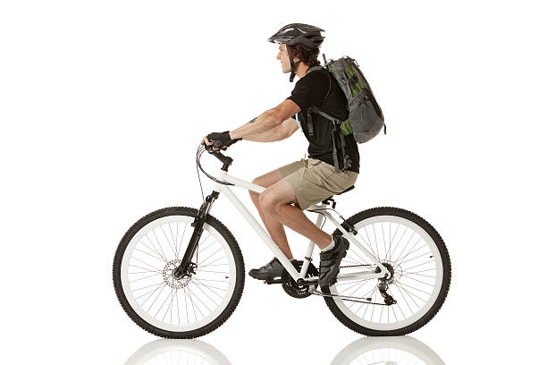 ciclista hombre montar bicicleta - cycling helmet cycling sports helmet isolated fotografías e imágenes de stock