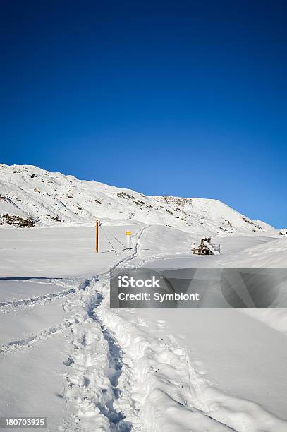 Via Alpinas Na Neve - Fotografias de stock e mais imagens de Alpes Europeus - Alpes Europeus, Ao Ar Livre, Atividade Recreativa