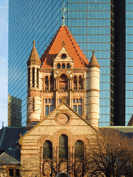 trinity church e john hancock tower ao pôr do sol - boston church famous place john hancock tower imagens e fotografias de stock