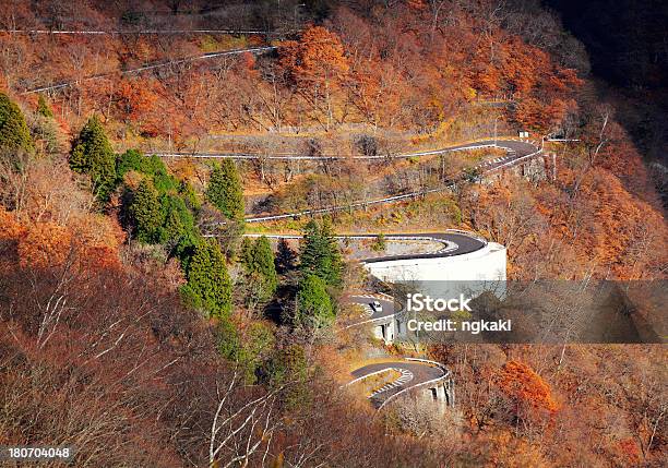 곡선 시골길 로드쇼의 산 0명에 대한 스톡 사진 및 기타 이미지 - 0명, S 모양, 가을