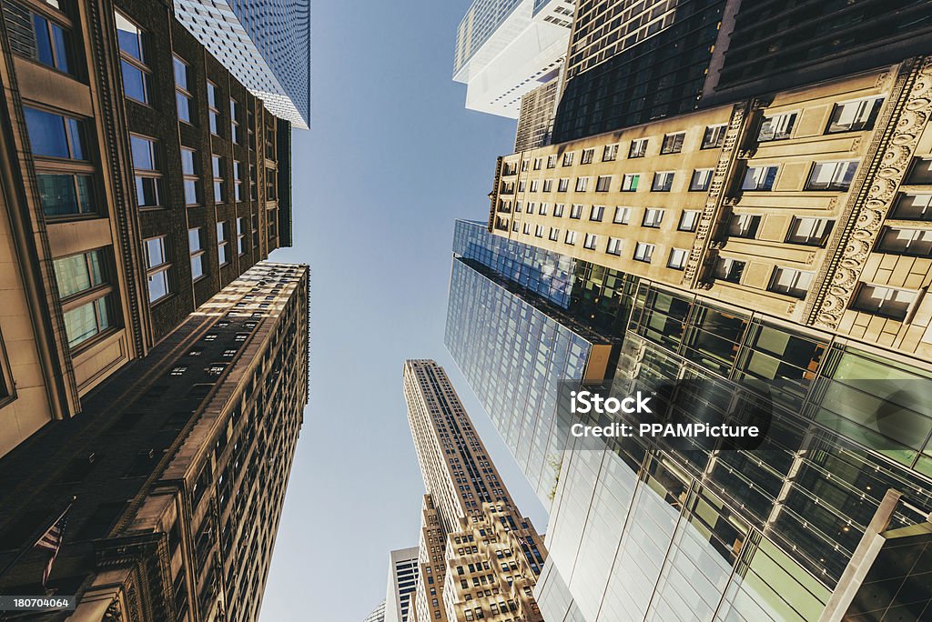 Escritório skysraper na cidade de Nova York - Foto de stock de Alto - Descrição Geral royalty-free