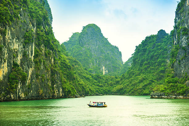 istock Halong Bay, Vietnam 180704226
