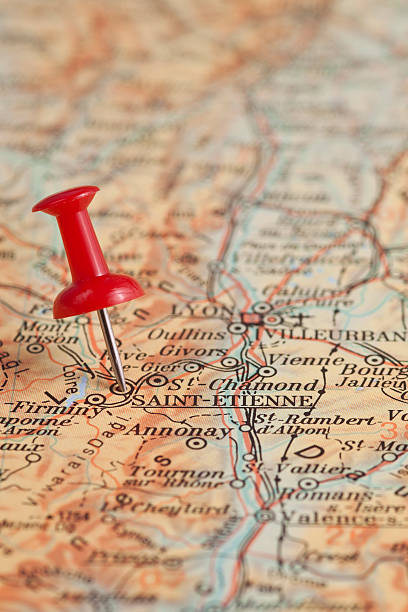 istock traveling in the report 180704309