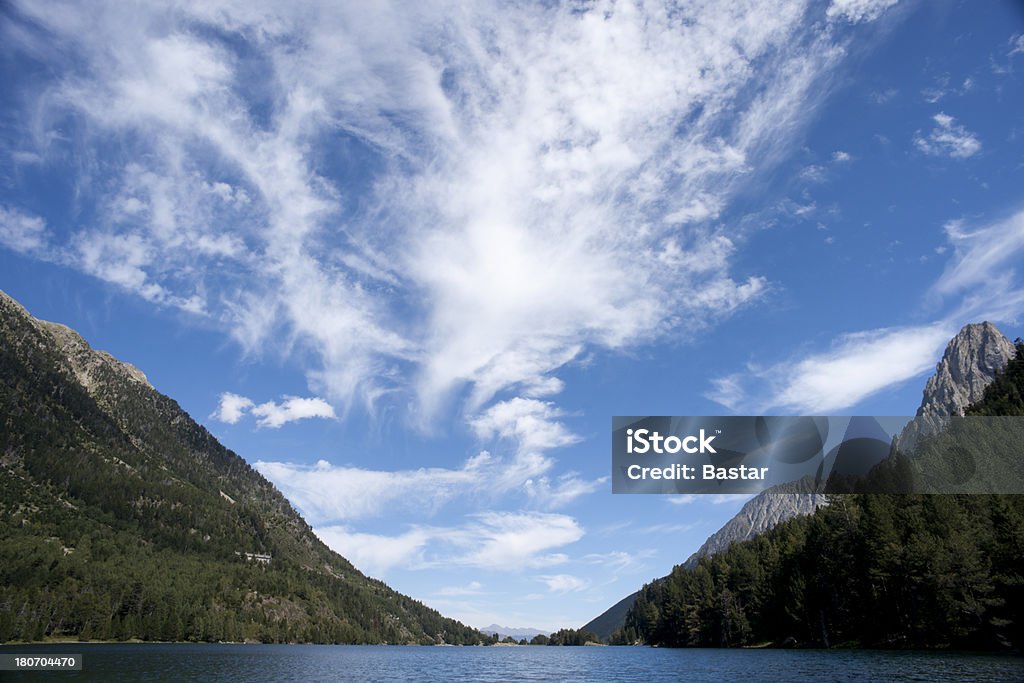 Lago de montaña - Foto de stock de Abandonado libre de derechos