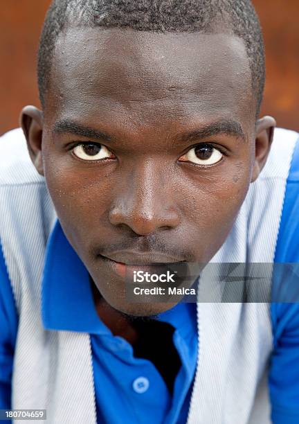 Retrato De Homem Negro Jovem - Fotografias de stock e mais imagens de Adulto - Adulto, Afro-americano, Cabelo Curto - Comprimento de Cabelo