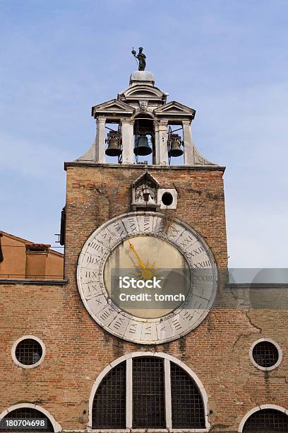 Foto de Relógio Na Igreja San Giacomo Di Rialto e mais fotos de stock de Arquitetura - Arquitetura, Basílica, Canal