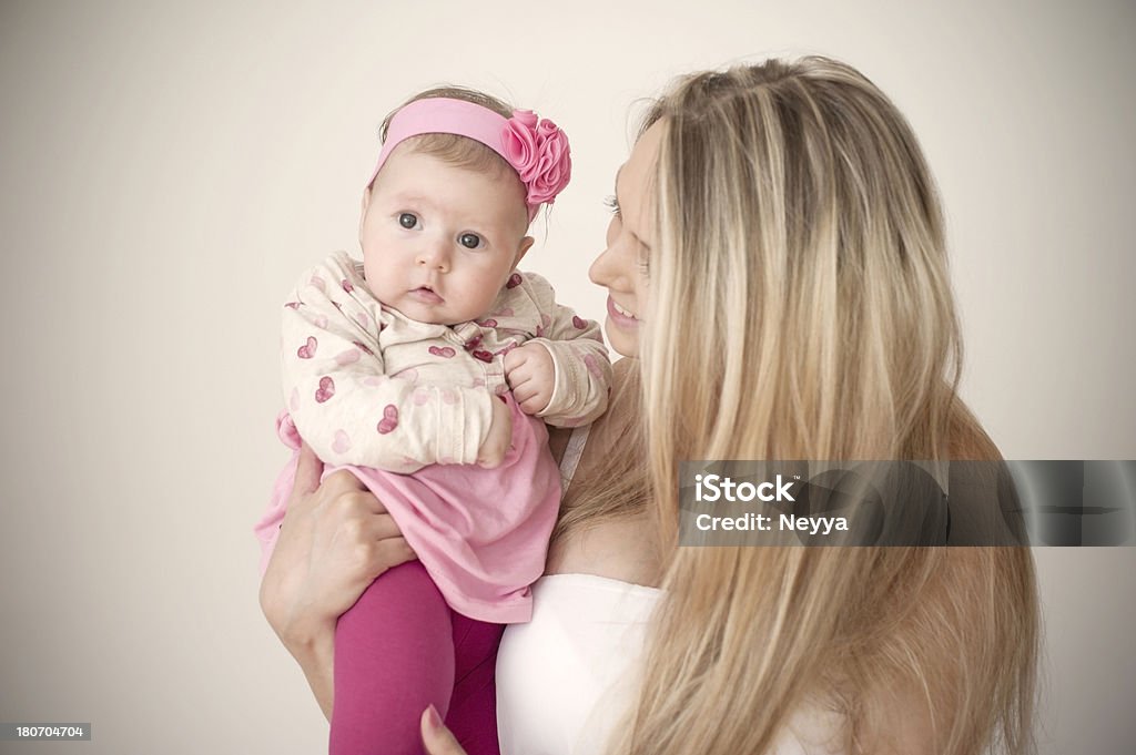 Matka i córka - Zbiór zdjęć royalty-free (2-5 miesiące)