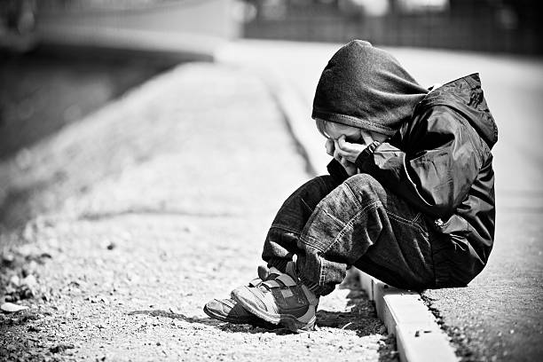 Niño De La Calle - Banco de fotos e imágenes de stock - iStock Niño De La Calle - Banco de fotos e imágenes de stock - iStock
