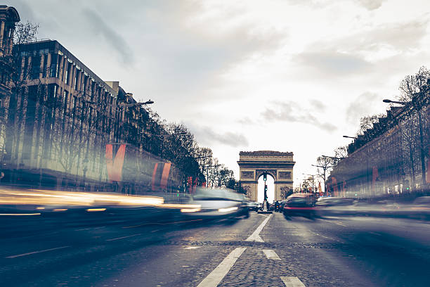 istock Traffic Avenue des Champs-Elysees 180705271