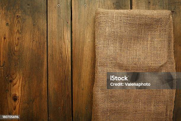 木材と Sackcloth の質感 - ダイニングテーブルのストックフォトや画像を多数ご用意 - ダイニングテーブル, 真俯瞰, 麻袋