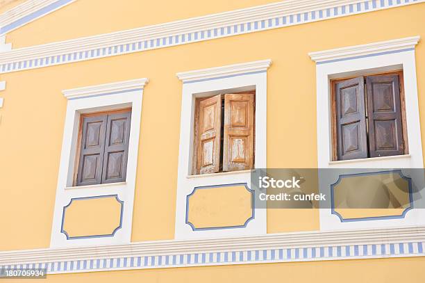 Trzy Windows - zdjęcia stockowe i więcej obrazów Architektura - Architektura, Bez ludzi, Biały