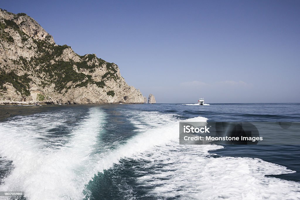 Faraglioni w Capri, Włochy - Zbiór zdjęć royalty-free (Aranżacja)