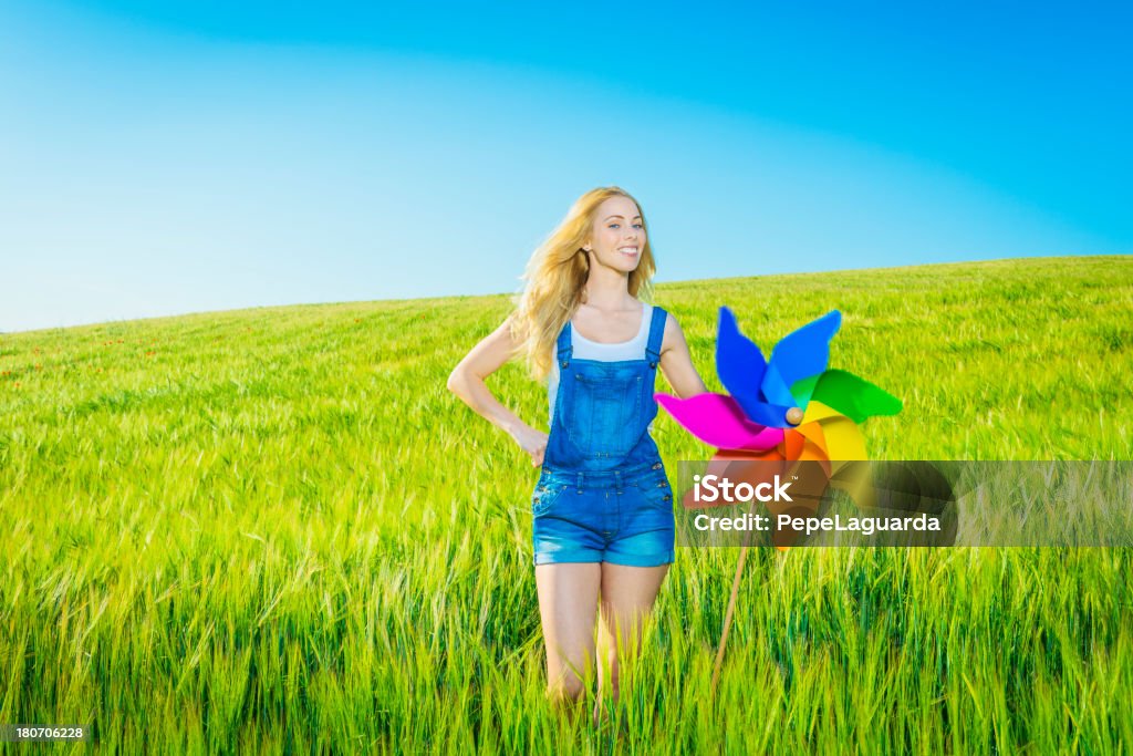 여자아이, 색상화 바람개비 - 로열티 프리 개념 스톡 사진