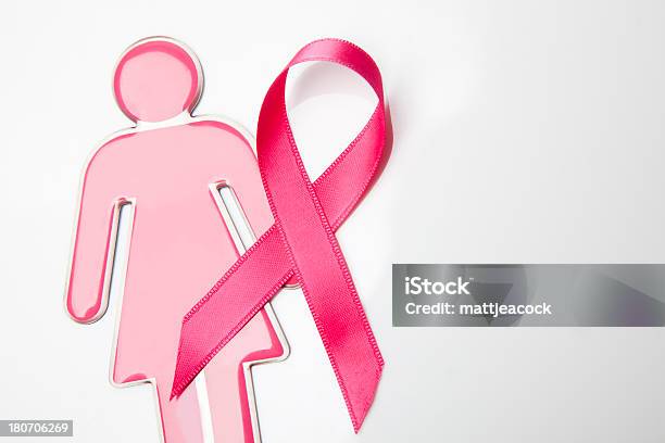 Photo libre de droit de Silhouette De Femme Avec Rose Ruban De Sensibilisation banque d'images et plus d'images libres de droit de Sensibilisation au cancer du sein