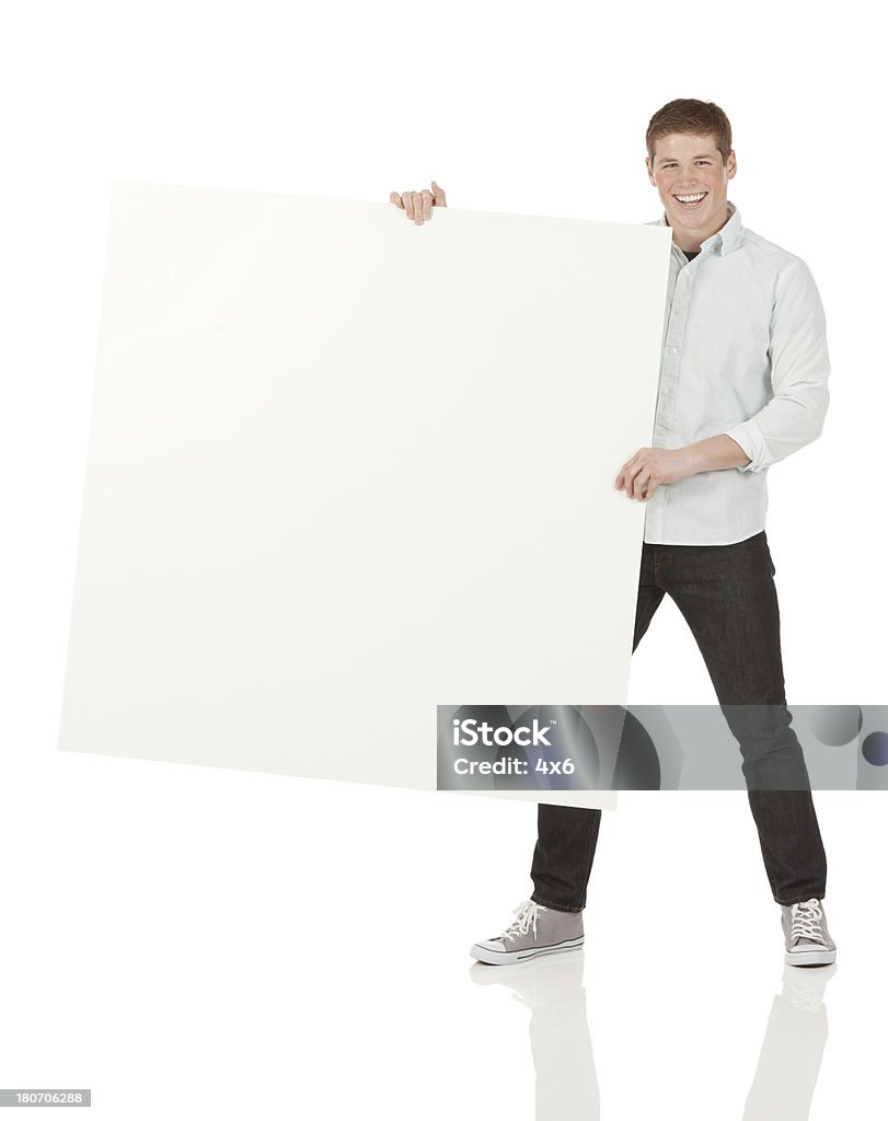 Jovem homem segurando uma placa em branco - Foto de stock de Homens royalty-free