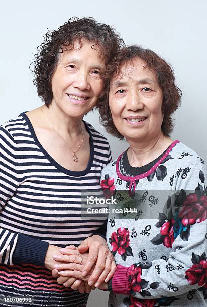 내 구슬눈꼬리 및 고모이모 2명에 대한 스톡 사진 및 기타 이미지 - 2명, 60-64세, 60-69세