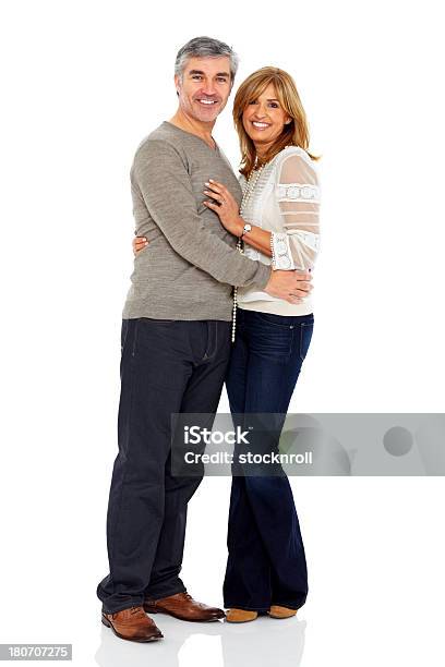 Photo libre de droit de Mature Couple Debout Ensemble Sur Blanc banque d'images et plus d'images libres de droit de 40-44 ans - 40-44 ans, Adulte, Adulte d'âge mûr