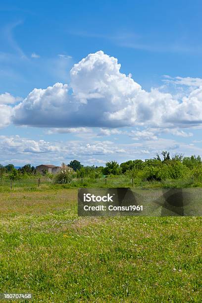 Paisaje Foto de stock y más banco de imágenes de Aire libre - Aire libre, Belleza de la naturaleza, Campo - Tierra cultivada