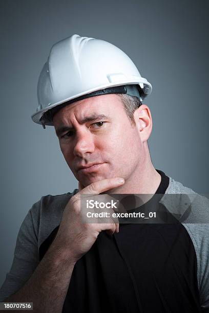 Auftragnehmer Porträt Stockfoto und mehr Bilder von Bauarbeiter - Bauarbeiter, Suchen, 40-44 Jahre