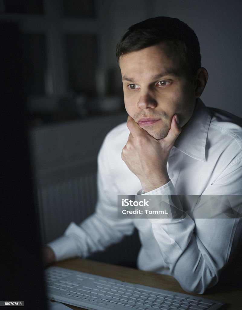 Geschäftsmann Arbeiten spät - Lizenzfrei Abenddämmerung Stock-Foto