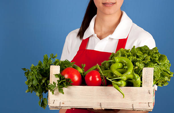 marché fermier de légumes bio. - vegetable healthy eating heirloom tomato edible mushroom photos et images de collection