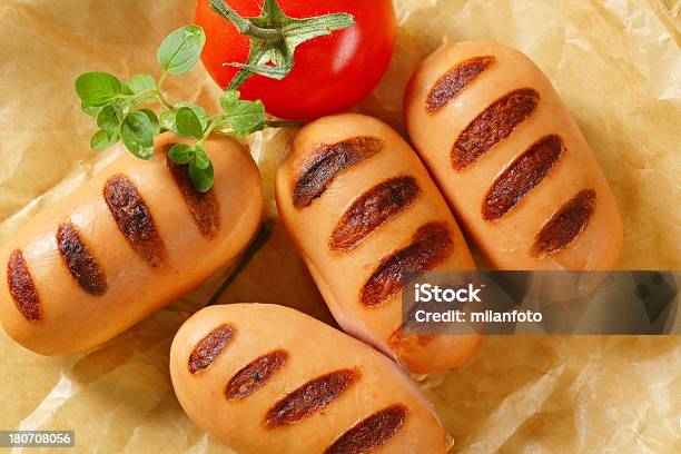 Grelhado Enchidos E Tomate - Fotografias de stock e mais imagens de Salsichas Variadas - Salsichas Variadas, Vermelho, Assado