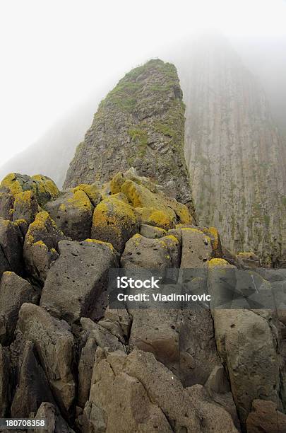 Photo libre de droit de Jaune Rocks banque d'images et plus d'images libres de droit de Beauté de la nature - Beauté de la nature, Brouillard, Caillou