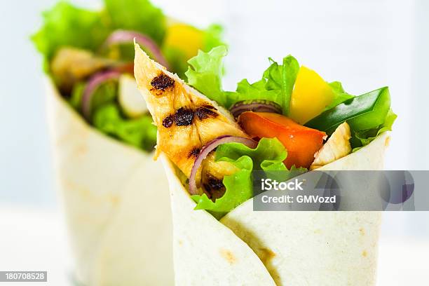 Pollo Panino Con Tortilla - Fotografie stock e altre immagini di Alimentazione sana - Alimentazione sana, Alla griglia, Carne