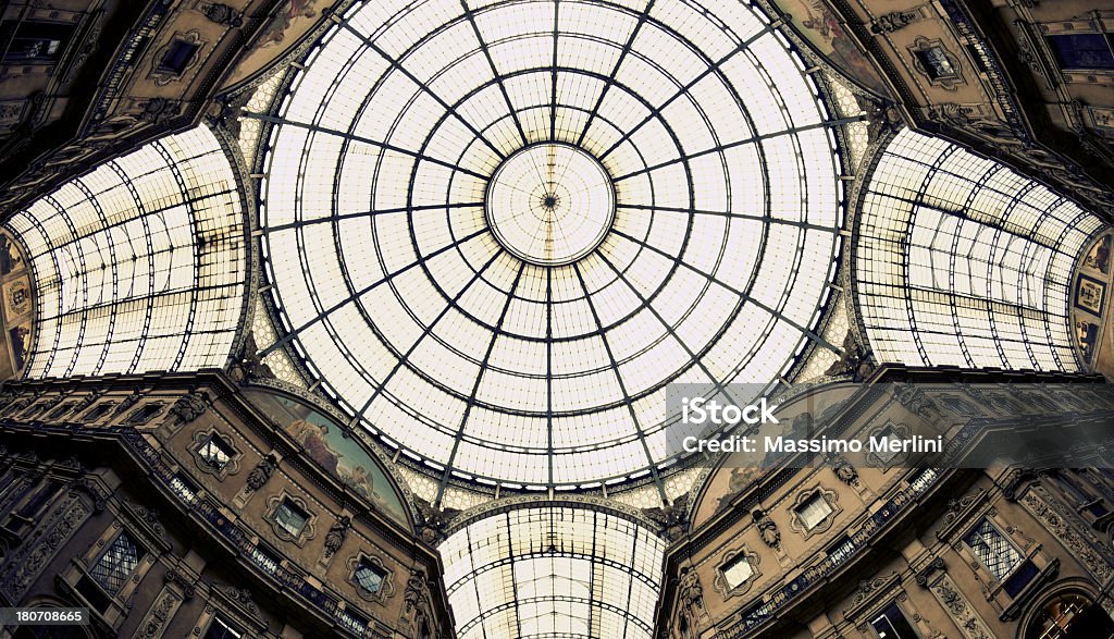 Galleria Vittorio Emanuele II - Foto de stock de Arcada royalty-free
