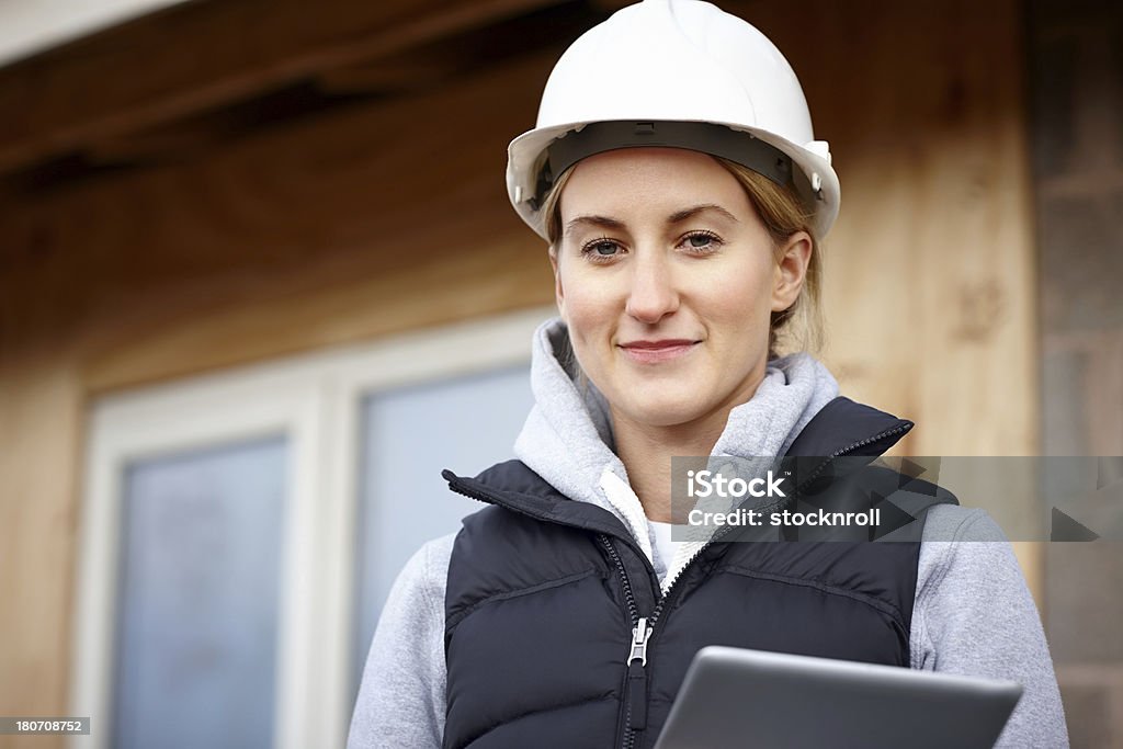 Glückliche Frau Architekt mit einem tablet-computer - Lizenzfrei Frauen Stock-Foto