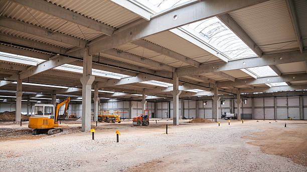 em construção industrial hall - warehouse factory diminishing perspective vanishing point - fotografias e filmes do acervo