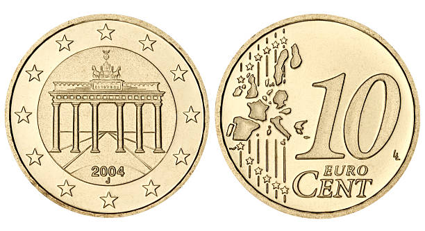 moneda de diez céntimos de euro sobre fondo blanco - one euro coin fotografías e imágenes de stock