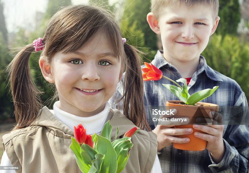 Flores para mamá - Foto de stock de 6-7 años libre de derechos