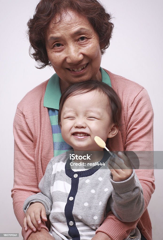 Felice nonna e suo nipote - Foto stock royalty-free di 12-17 mesi