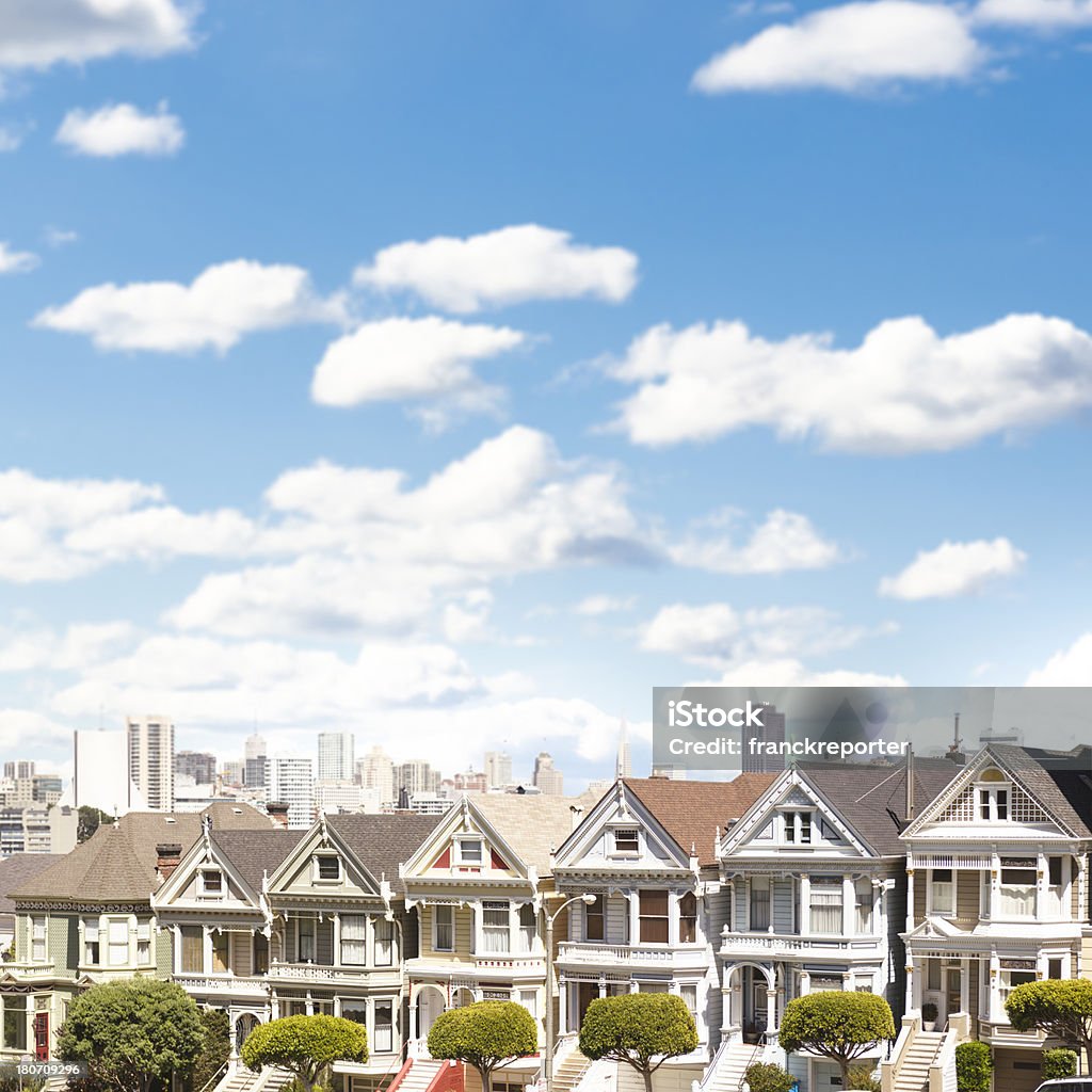 Painted ladies na Alamo Square-San Francisco - Foto de stock de Arquitetura royalty-free