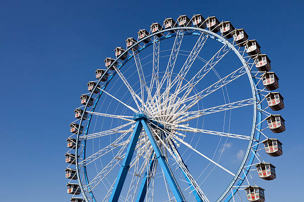 riesenrad at 뮌헨 octoberfest 깨끗한 blue sky - ferris wheel wheel oktoberfest carnival 뉴스 �사진 이미지