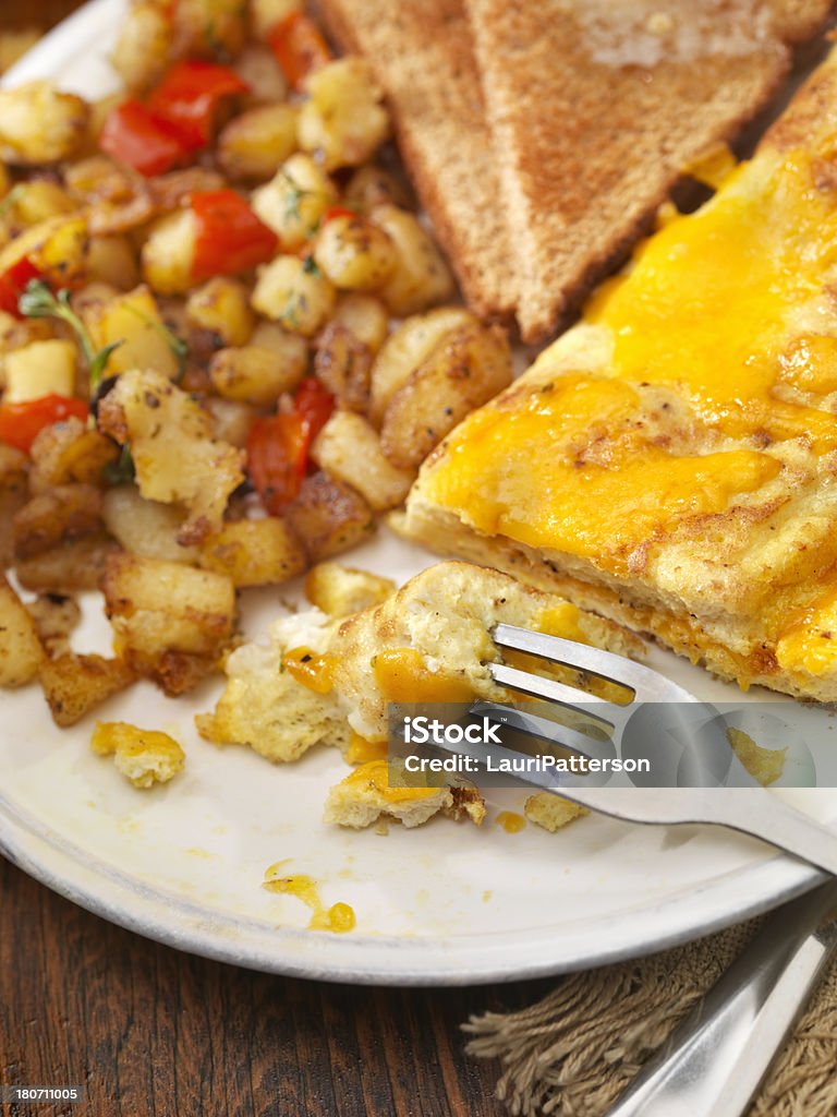 Ultimate сыр Cheddar Omelette - Стоковые фото Без людей роялти-фри