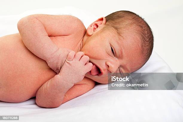 Foto de Bebê Dormindo e mais fotos de stock de Alegria - Alegria, Bebê, Beleza