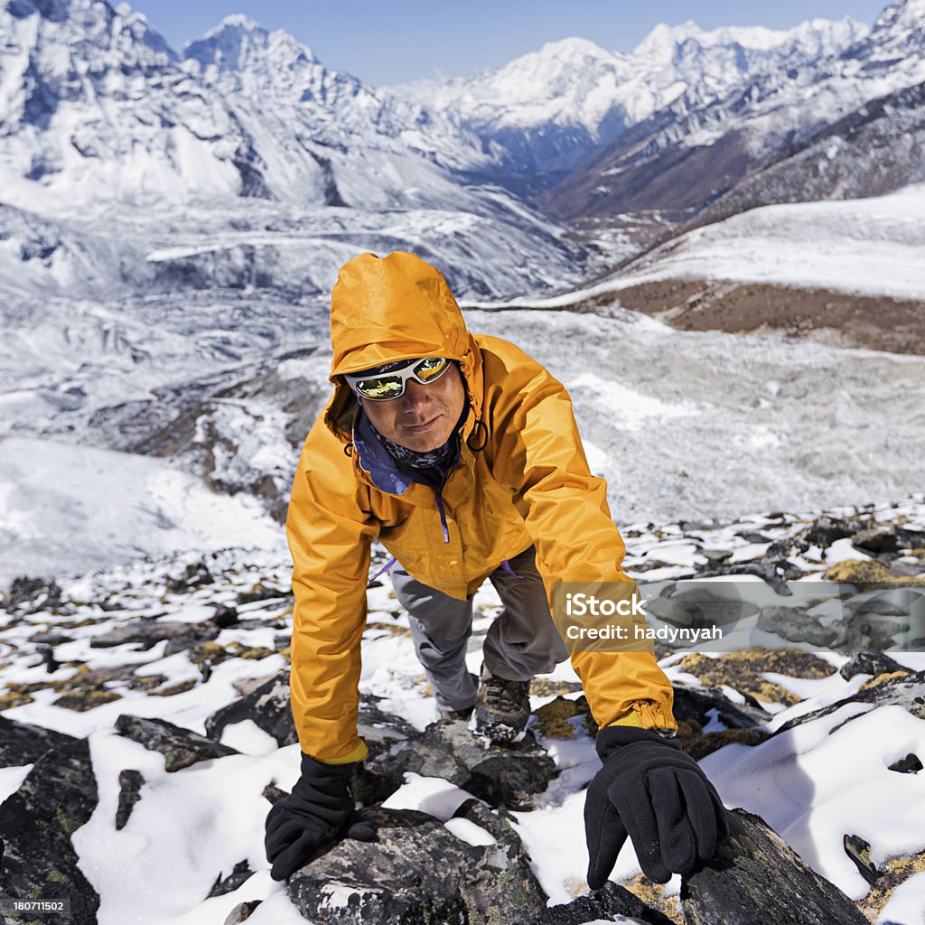 Nepalês sherpa escalada no Himalaia - Foto de stock de Sherpa royalty-free