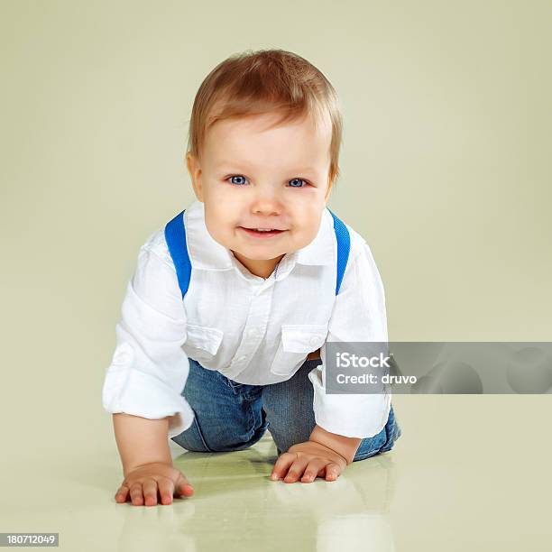 小さなかわいい男の子笑顔 - 赤ちゃんのストックフォトや画像を多数ご用意 - 赤ちゃん, 1人, カジュアルウェア