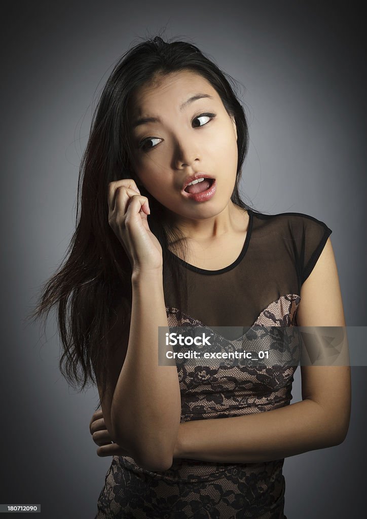 Retrato atraente Menina asiática em Vestido de noite isolado em cinza - Royalty-free 20-29 Anos Foto de stock