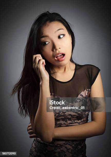 Retrato Atraente Menina Asiática Em Vestido De Noite Isolado Em Cinza - Fotografias de stock e mais imagens de 20-29 Anos