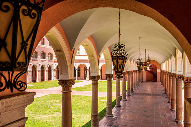 istock Arched Walkway, City Hall, Tucson, AZ 180712136