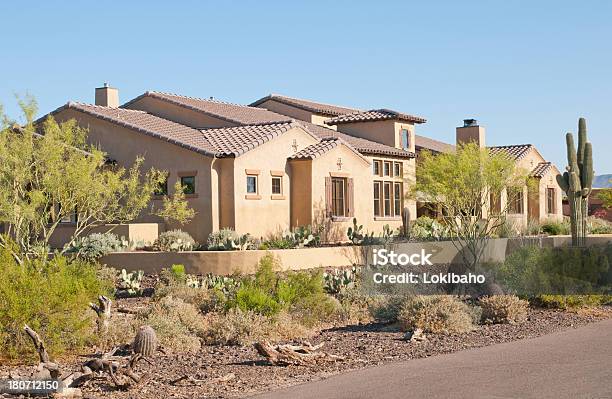 Pueblo Casa In Stile Sudoccidentale - Fotografie stock e altre immagini di Edificio residenziale - Edificio residenziale, Deserto, Arizona