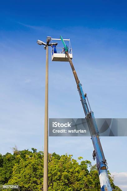 Foto de Fixação Post e mais fotos de stock de Adulto - Adulto, Cabo, Cabo de alta-tensão