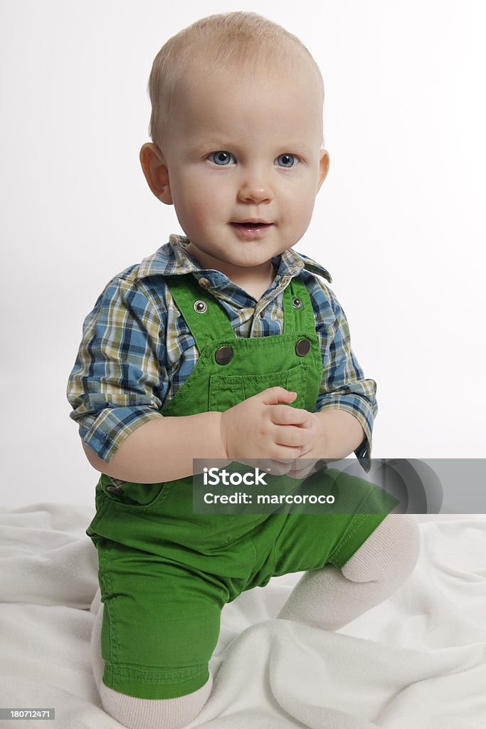 Portrait de joli bébé de 13 mois - Photo de Agenouillé libre de droits